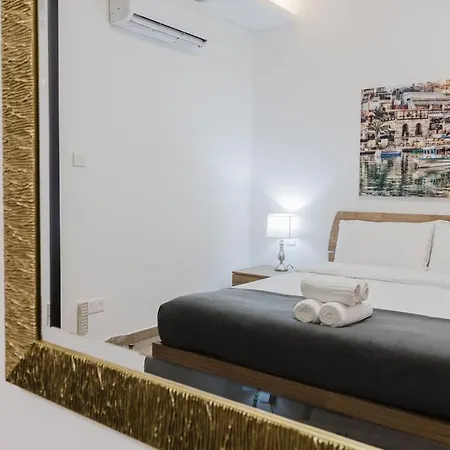 Seabreeze Flat 2 By Homely Malta! *